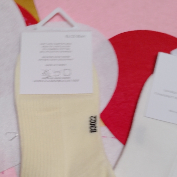 New ALO Yoga Women's Pastel Crew Socks Set (5) - Picture 7 of 11